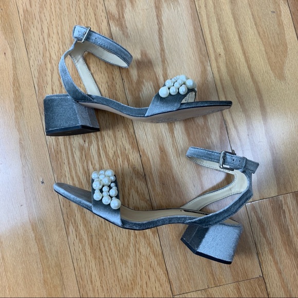 ZARA Grey Velvet Sandals with Pearl Appliqué - Picture 6 of 14
